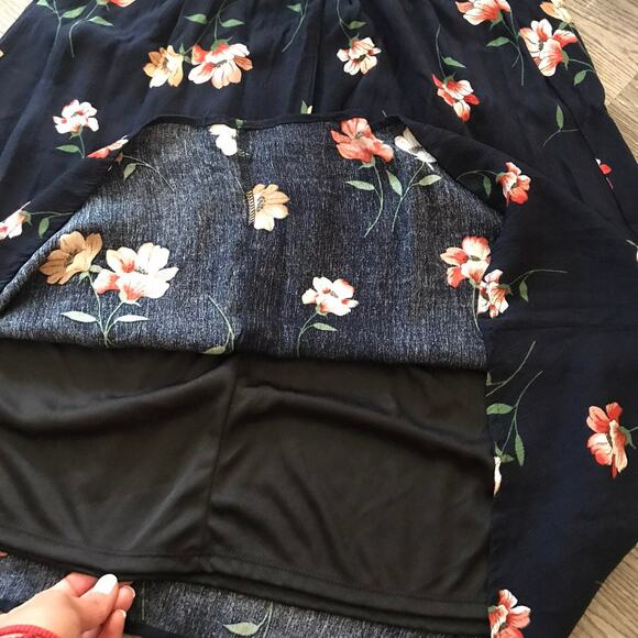 CozyCasual Woman's Navy Floral Print Halter Lined Mini Dress Small - Picture 3 of 7